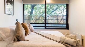 2 habitaciones, escritorio, tabla de planchar con plancha y wifi