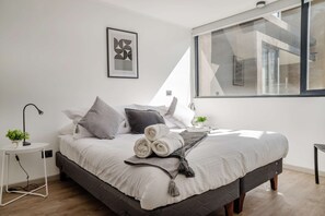 2 bedrooms, desk, iron/ironing board, WiFi