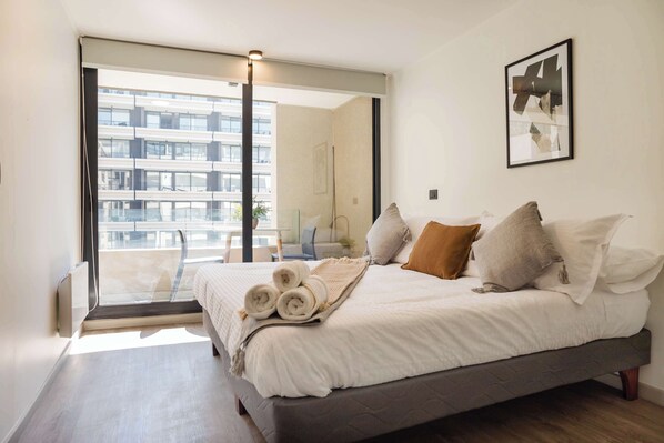 2 bedrooms, desk, iron/ironing board, WiFi