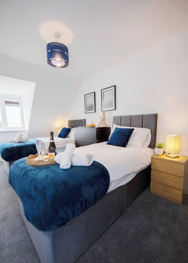 3 bedrooms, iron/ironing board, Internet, bed sheets