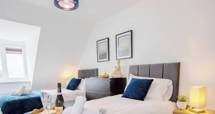 Premium Contractors House near M6 J3 & CBS A…