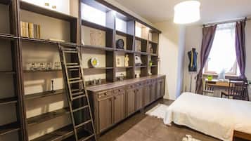 2 chambres, bureau, fer et planche à repasser, lit parapluie