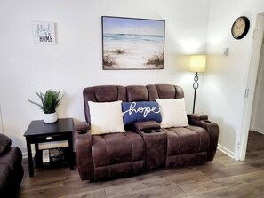 Living area - Relaxing 2 Bed & Bath Apt Home By the Beach (Virginia Beach)