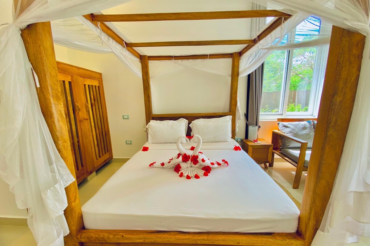 Luxe beddengoed, pillowtop-bedden, een minibar met enkele gratis items