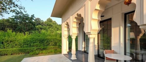 Free minibar items, in-room safe, blackout drapes, soundproofing