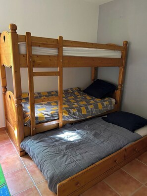 3 室のベッドルーム、WiFi、ベッドシーツ