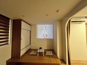 Estudio superior, balcón, vista a la ciudad