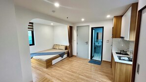 Estudio superior, balcón, vista a la ciudad