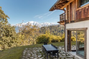 تناول الطعام بالخارج