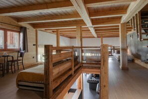 4 عدّة غرف نوم ومكواة/لوح كي وواي فاي مجانًا وملاءات أسرّة