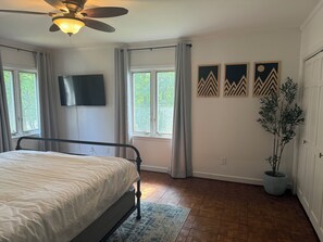 4 Schlafzimmer, BĂŒgeleisen/BĂŒgelbrett, WLAN, BettwĂ€sche