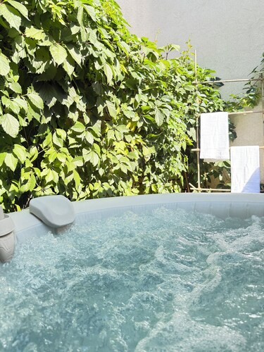 La Perle° Jacuzzi WiFi Parking PV