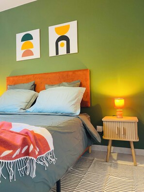 1 bedroom, internet, bed sheets