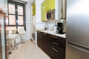 Fridge, microwave, dishwasher, coffee/tea maker