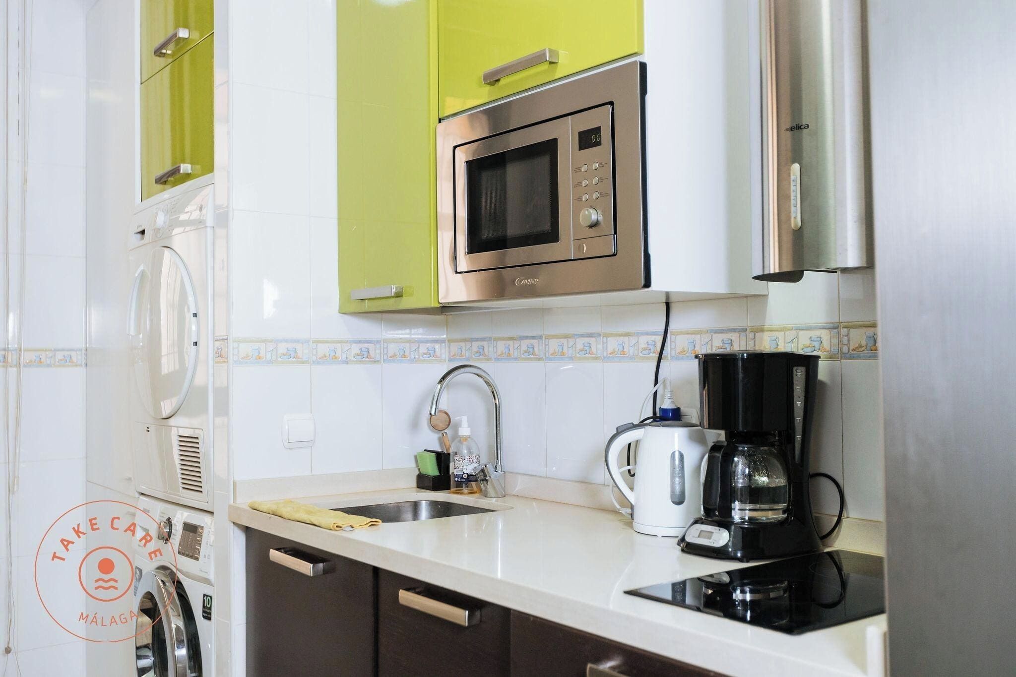 Kjøleskap, mikrobølgeovn, oppvaskmaskin og kaffetrakter/tekoker