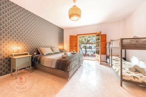 2 bedrooms, iron/ironing board, travel cot, free WiFi