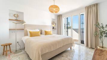 4 slaapkamers, een strijkplank/strijkijzer, gratis wifi, beddengoed