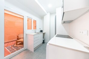 Refrigerador, microondas, horno, placa de cocina