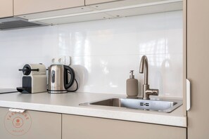Fridge, oven, stovetop, dishwasher