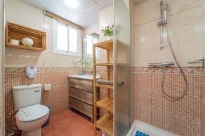 Dusche, Haartrockner, Handtücher, Shampoo