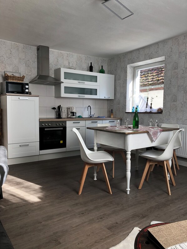 Basic Apartment | Private kitchen | High chair