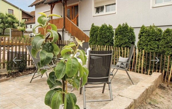 2 Bedroom Apartment In Wine Region - Bad Windsheim