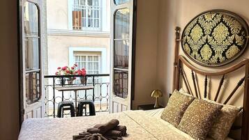 3 slaapkamers, een strijkplank/strijkijzer, gratis wifi, beddengoed