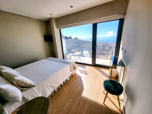 5 bedrooms, iron/ironing board, free WiFi, bed sheets