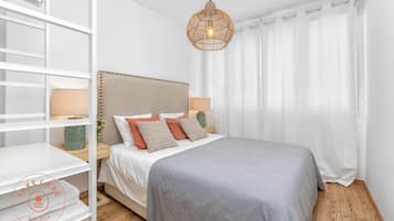 2 slaapkamers, een strijkplank/strijkijzer, gratis wifi, beddengoed