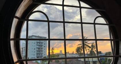 Minzi Homes: Sunset View Spot-two bedroom aptmt