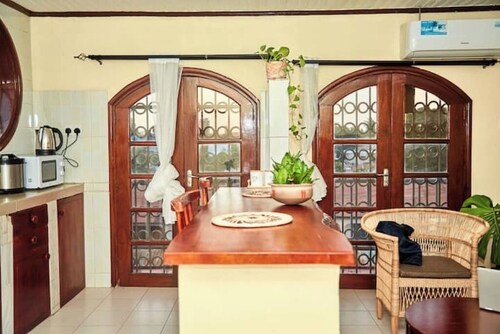 Minzi Homes: Sunset View Spot-two bedroom aptmt