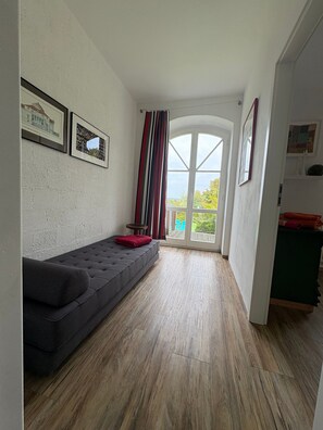 Tv, pejs, bordtennisbord