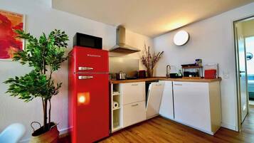 Mikrowelle, Ofen, Herdplatte, Geschirrspüler