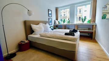 2 bedrooms, internet, bed sheets