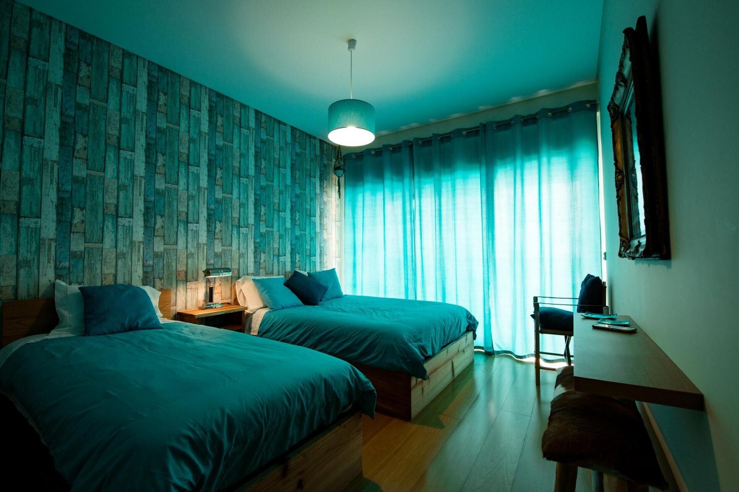 2 habitaciones, tabla de planchar con plancha, wifi y ropa de cama 