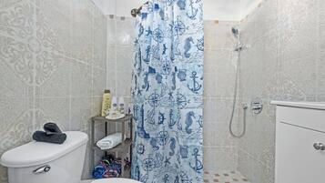 Hårtork och handdukar