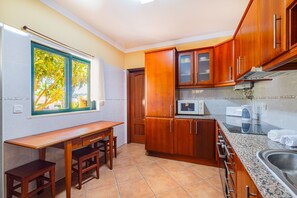 Refrigerador, microondas, horno y lavavajillas 