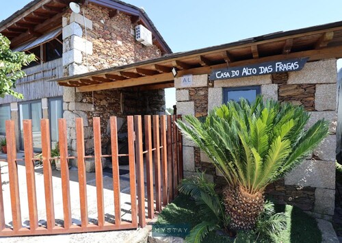 Apartment 'Casa Alto Das Fragas' with Mountain View, Wi-Fi and Air Conditioning