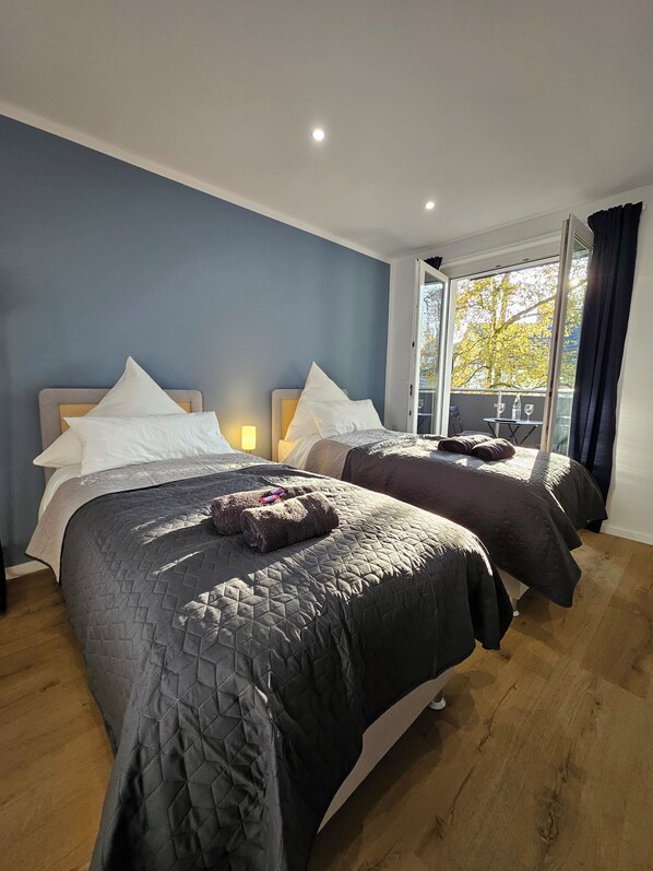 2 habitaciones, caja de seguridad en la habitación y escritorio 