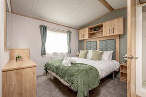 2 Schlafzimmer, Schreibtisch, BĂŒgeleisen/BĂŒgelbrett, kostenloses WLAN