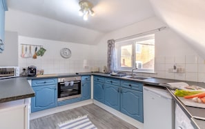 雪櫃、微波爐、焗爐、多士爐