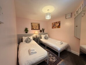 2 bedrooms, WiFi, bed sheets