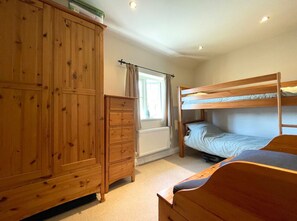 2 bedrooms, iron/ironing board, WiFi, bed sheets - Smith Yard cottage, Ashbourne (Ashbourne)