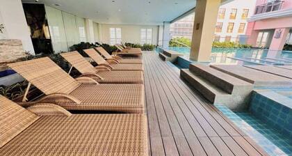 Cozy 1-bedroom Retreat in Iloilo City With City Views