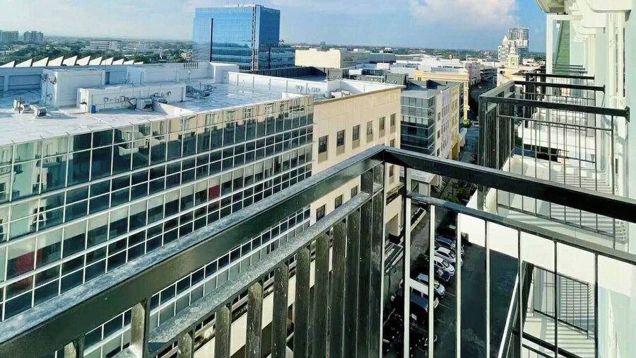 Cozy 1-bedroom Retreat in Iloilo City With City Views