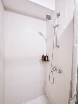 Appartement, 1 slaapkamer, balkon, uitzicht op de stad | Badkamer