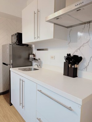 Condo, 1 Bedroom, Balcony, City View | Interior