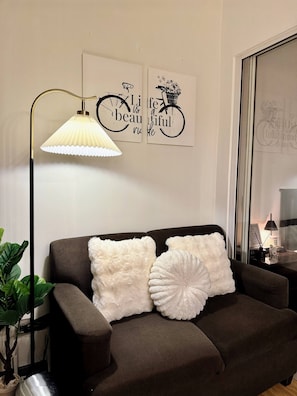 Condo, 1 Bedroom, Balcony, City View | Living room