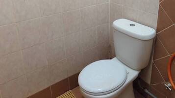 House, 3 Bedrooms, Smoking | Bilik Mandi