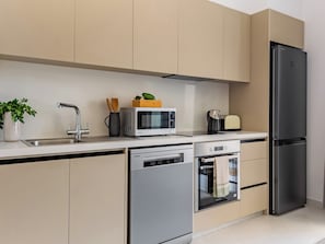 Apartment, 1 Bedroom, Terrace, Pool View | Interior